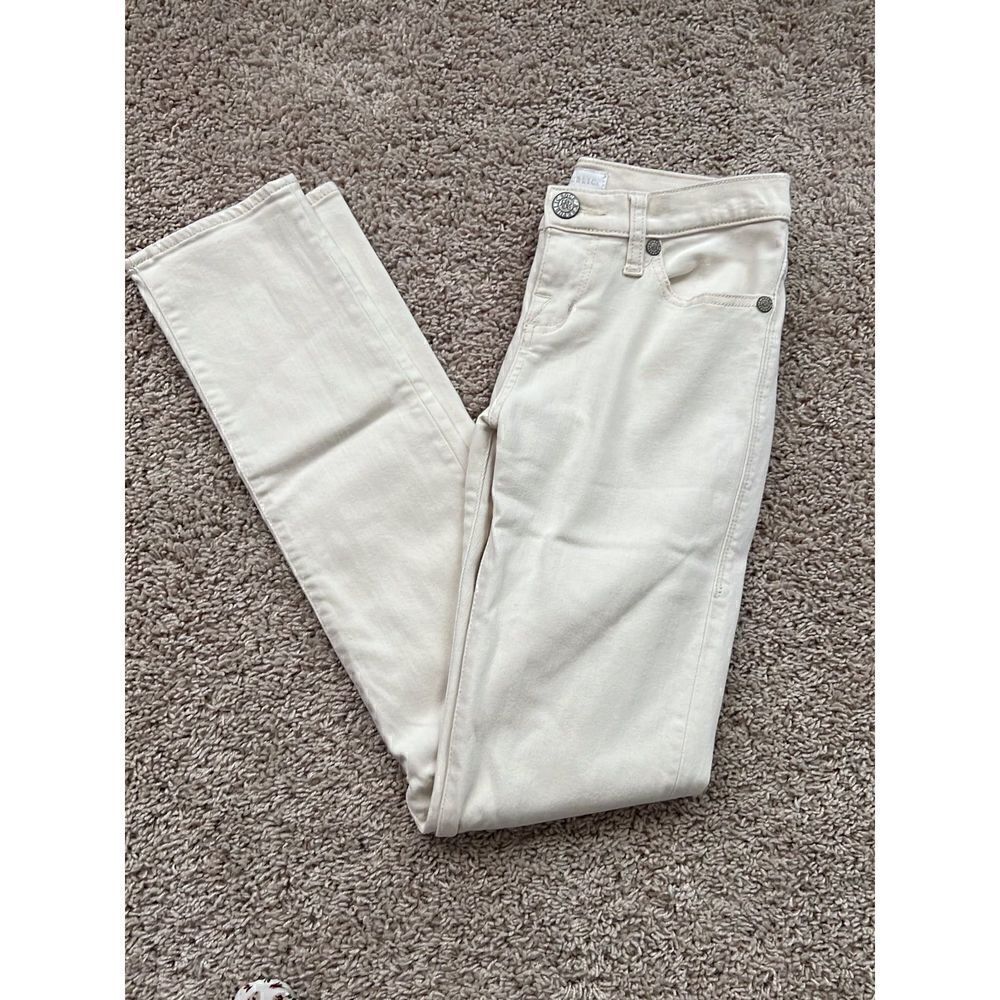 Rock & Republic Beige Berlin Light Wash Straight Skinny Jeans 4 M